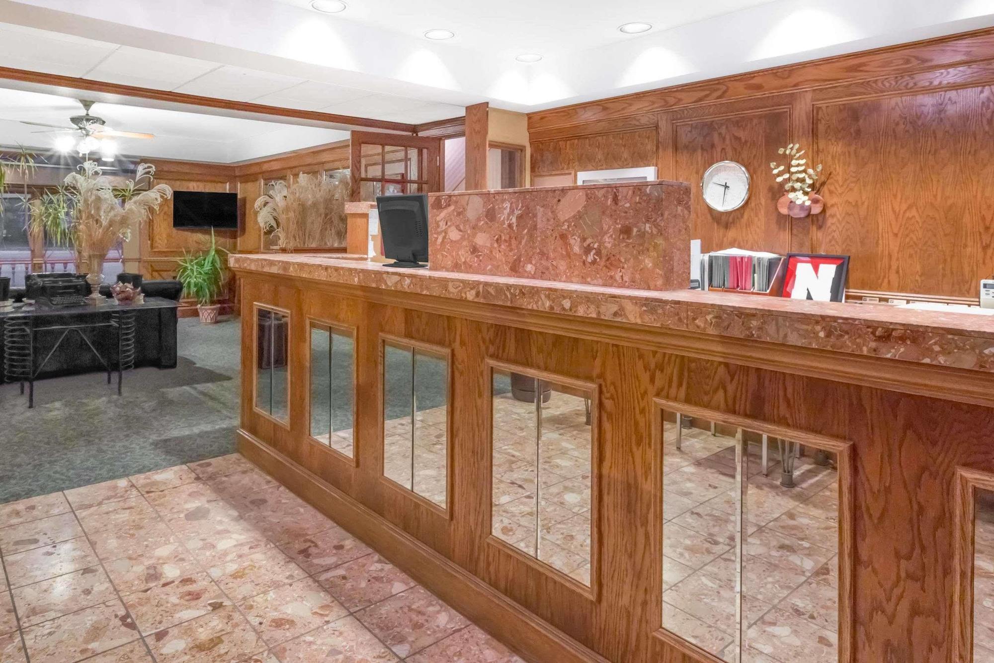 Knights Inn & Suites South Sioux City Bagian luar foto